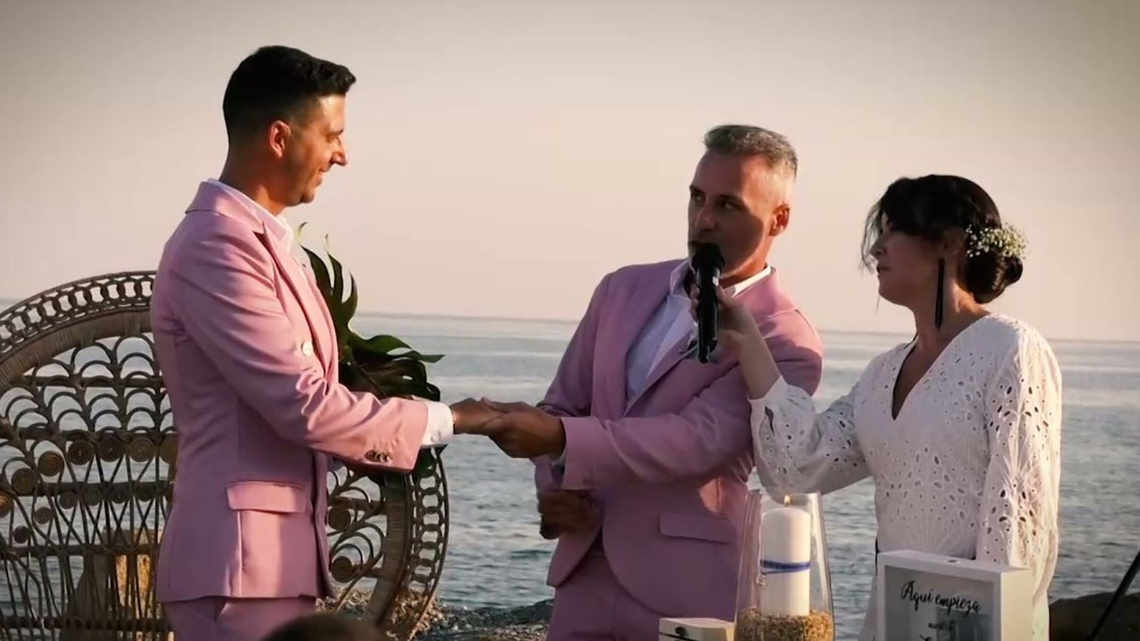 Asistimos a una romántica boda a pie de playa en Vélez-Málaga