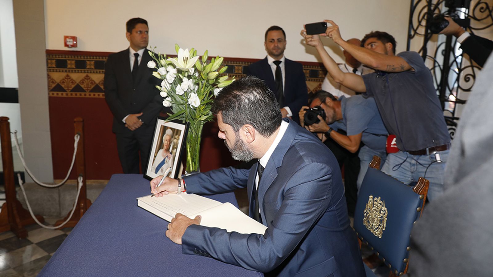 Foto Fabián Picardo, libro de condolencias