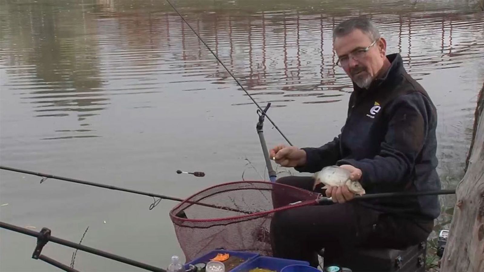Dos formas de pescar con cebador en el río
