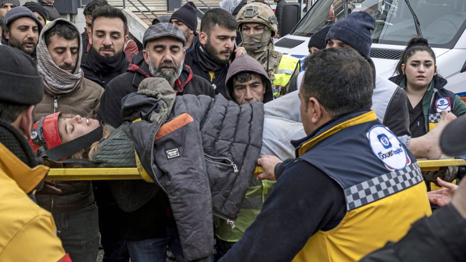 Foto Rescate en terremoto Turquía