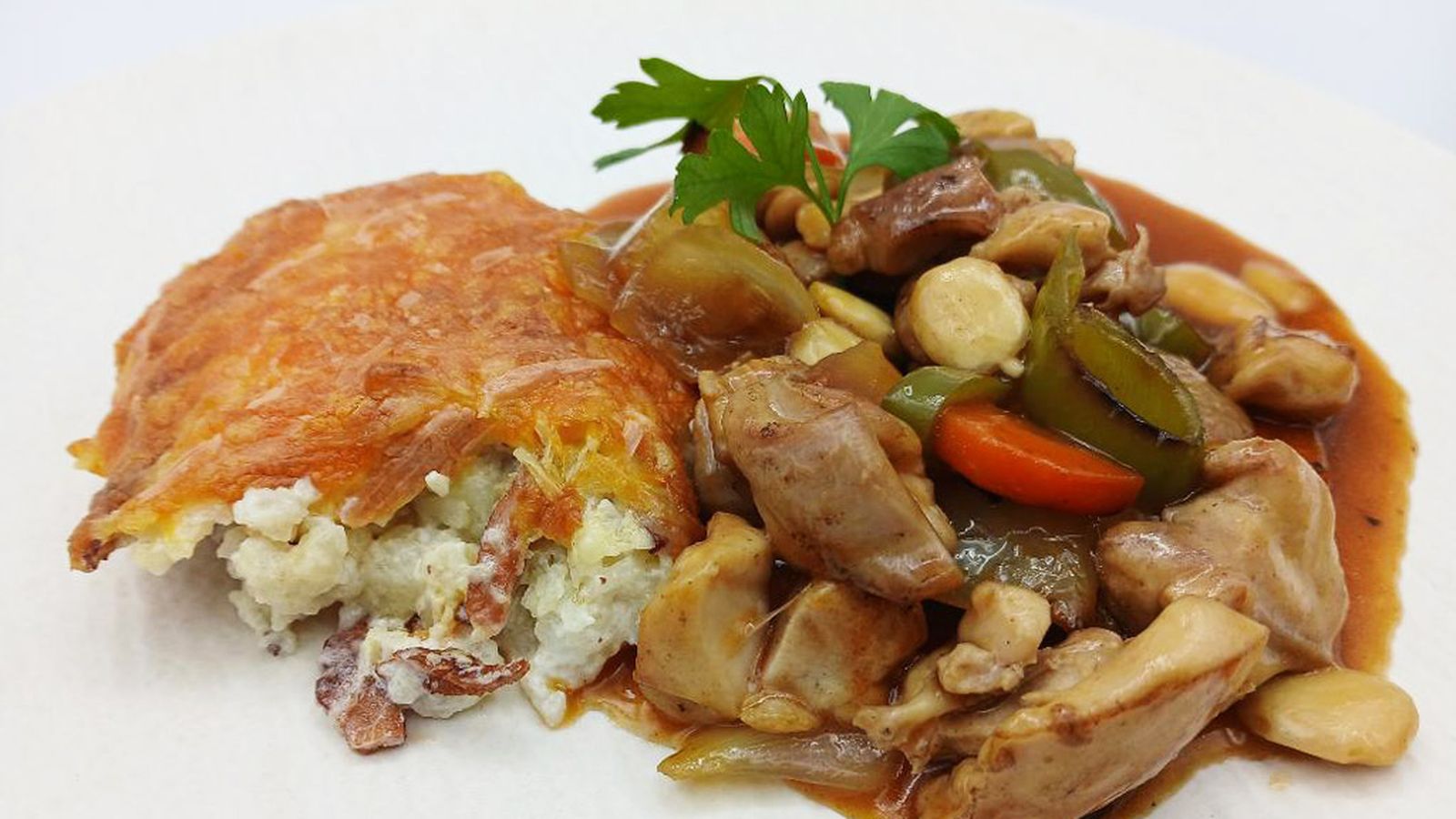 "Cómetelo", pollo con almendras y coliflor gratinada