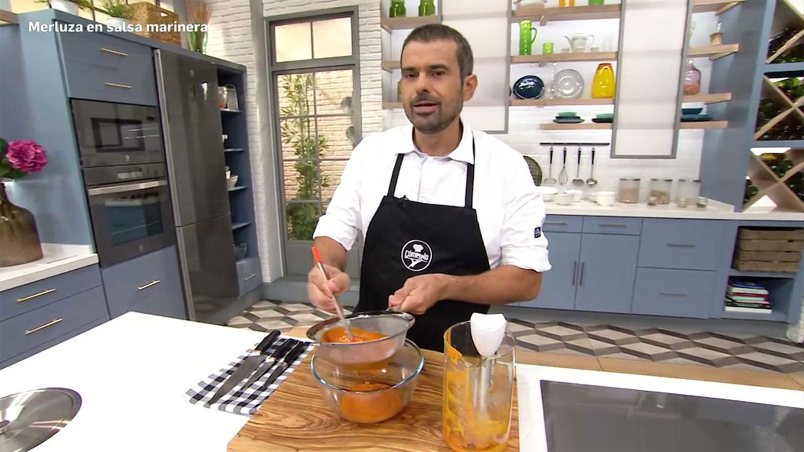 ¿Qué es un suquet de merluza? Te enseñamos la receta