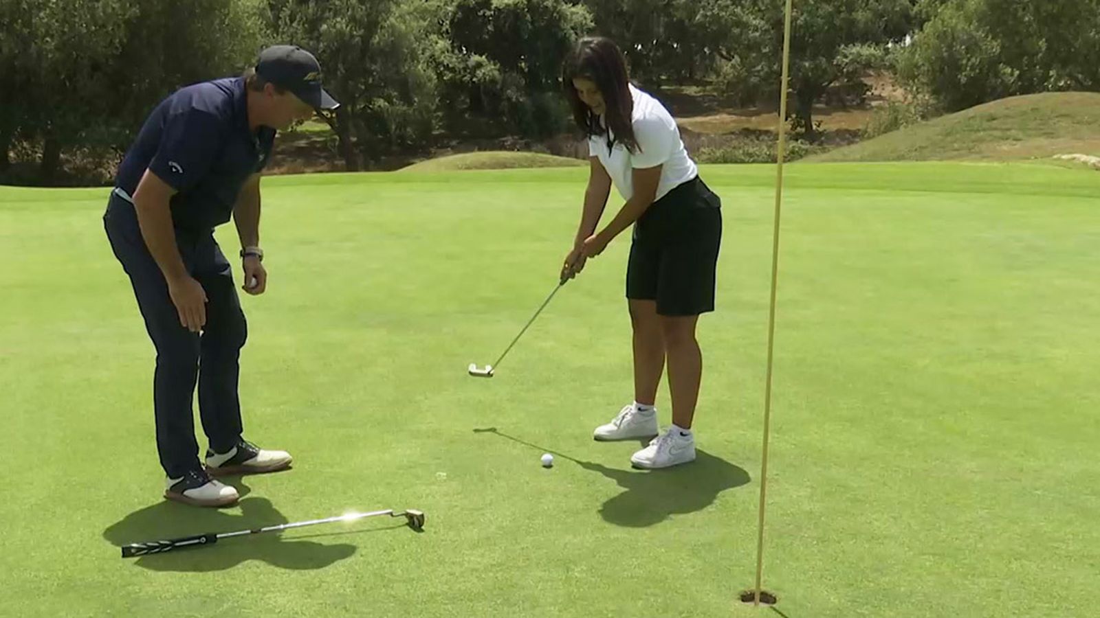 Luisa Chamizo prueba suerte con el golf en Sotogrande