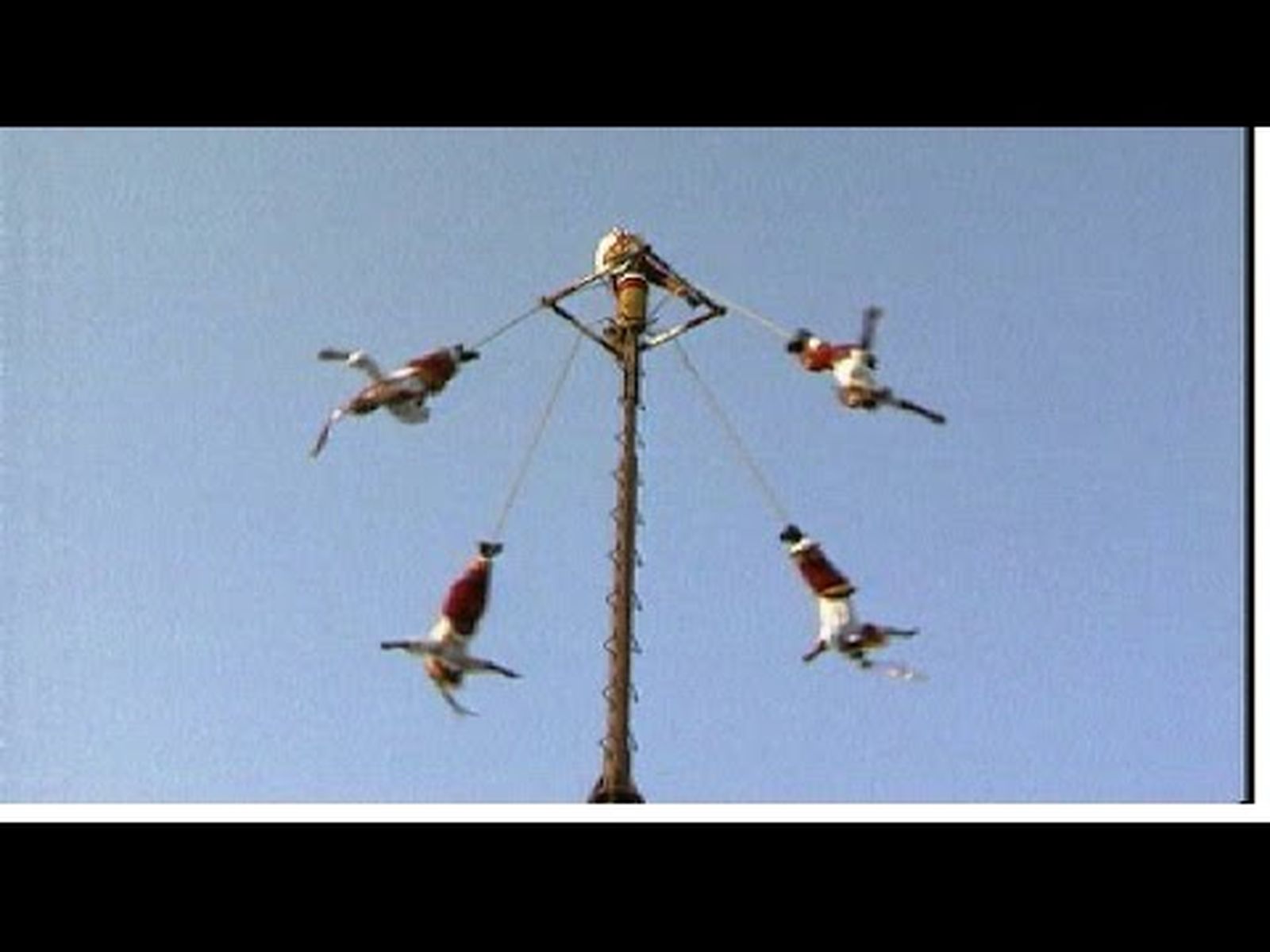Expo 92: Voladores de Papantla, México