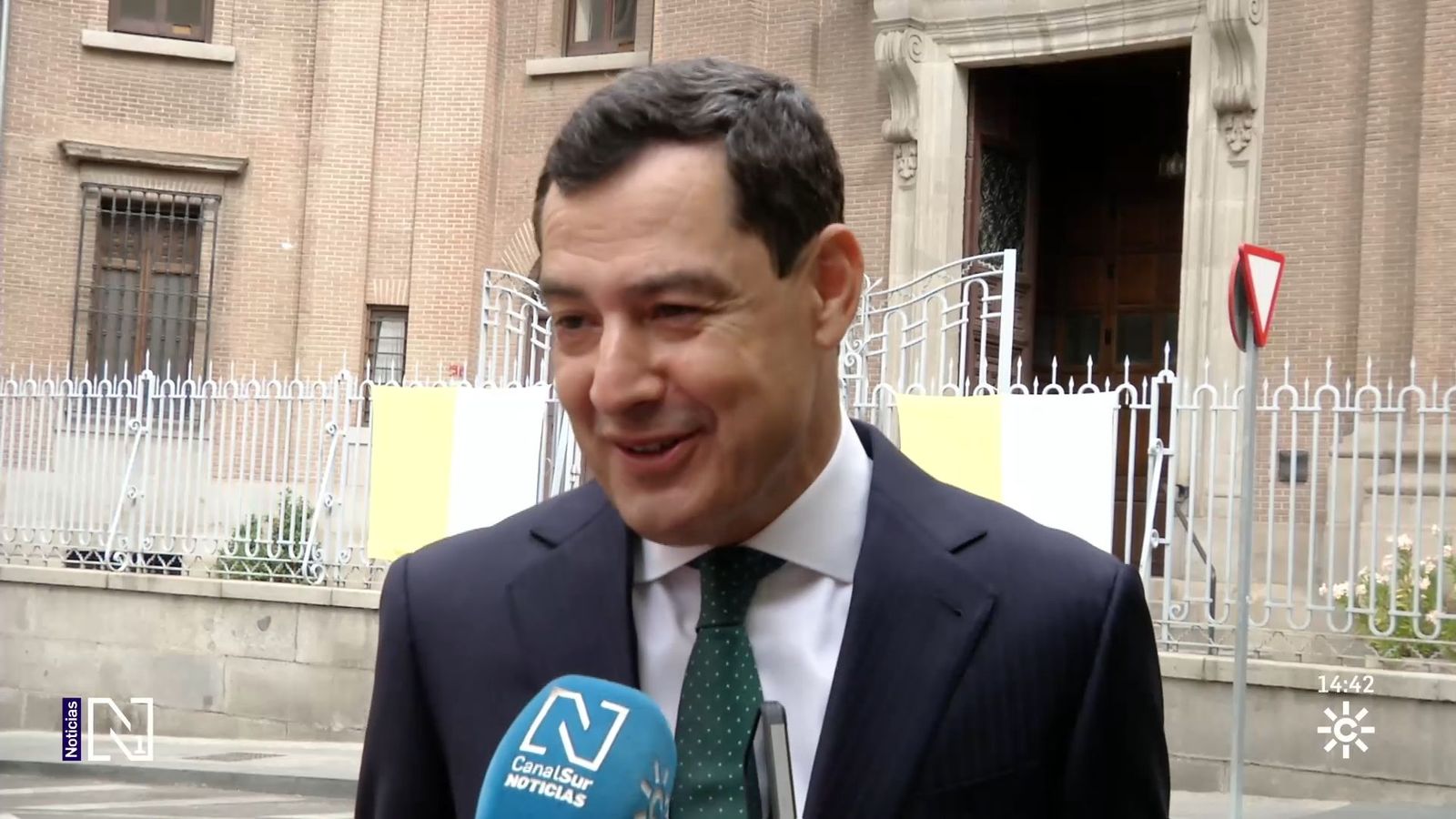 Juanma Moreno con el Papa León XIV