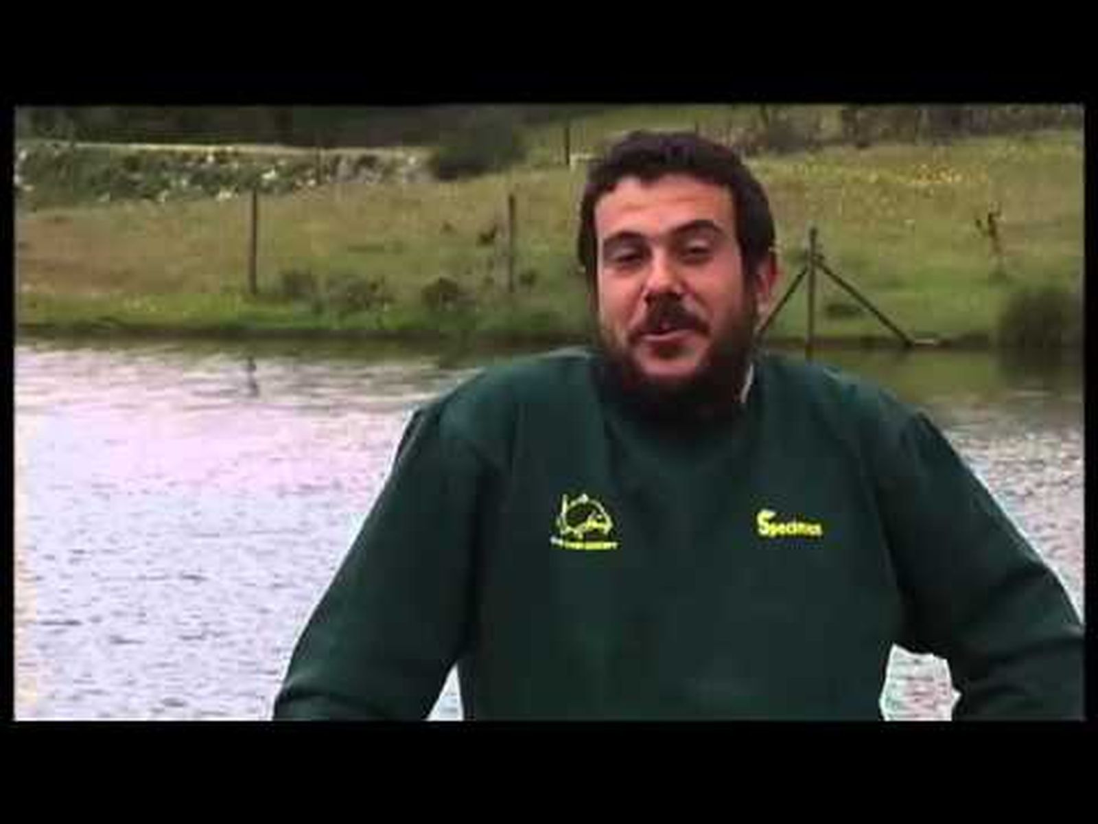 Escuela de "Carpfishing" en el río