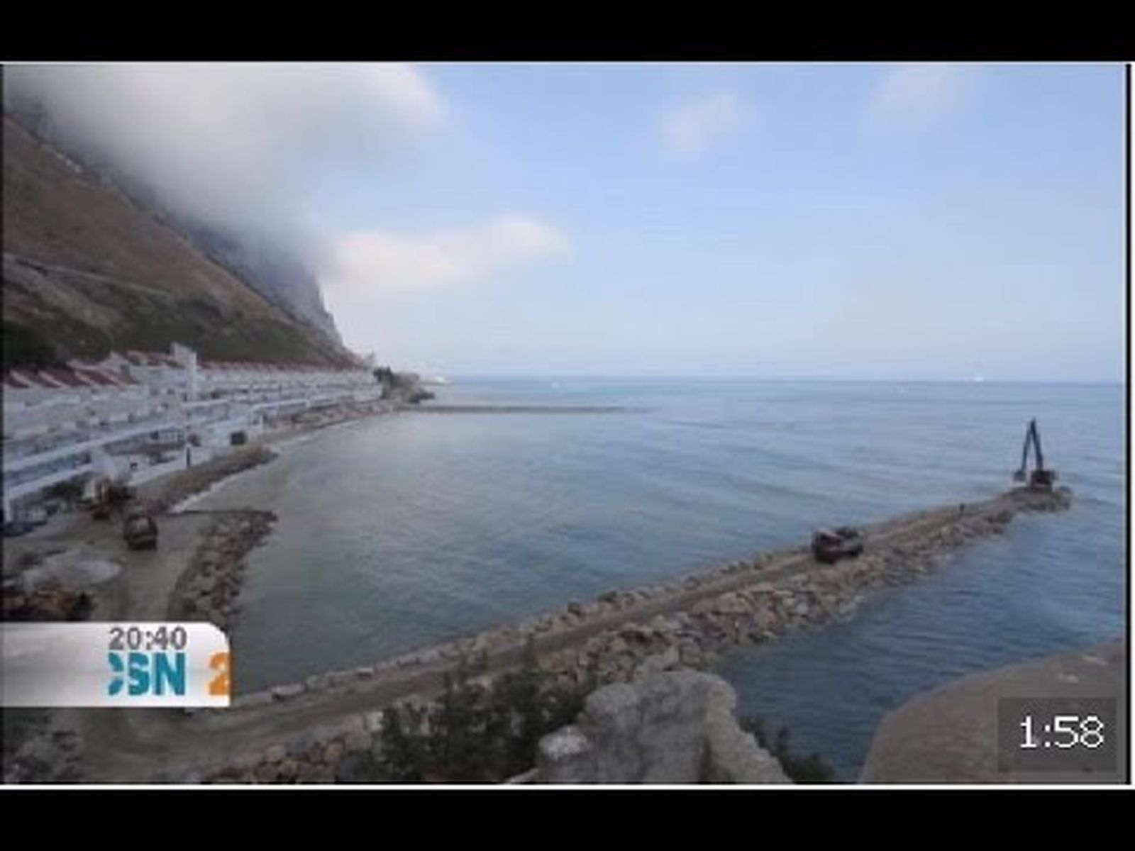 España prohíbe la entrada a Gibraltar de camiones con rocas para ganar más terreno al mar