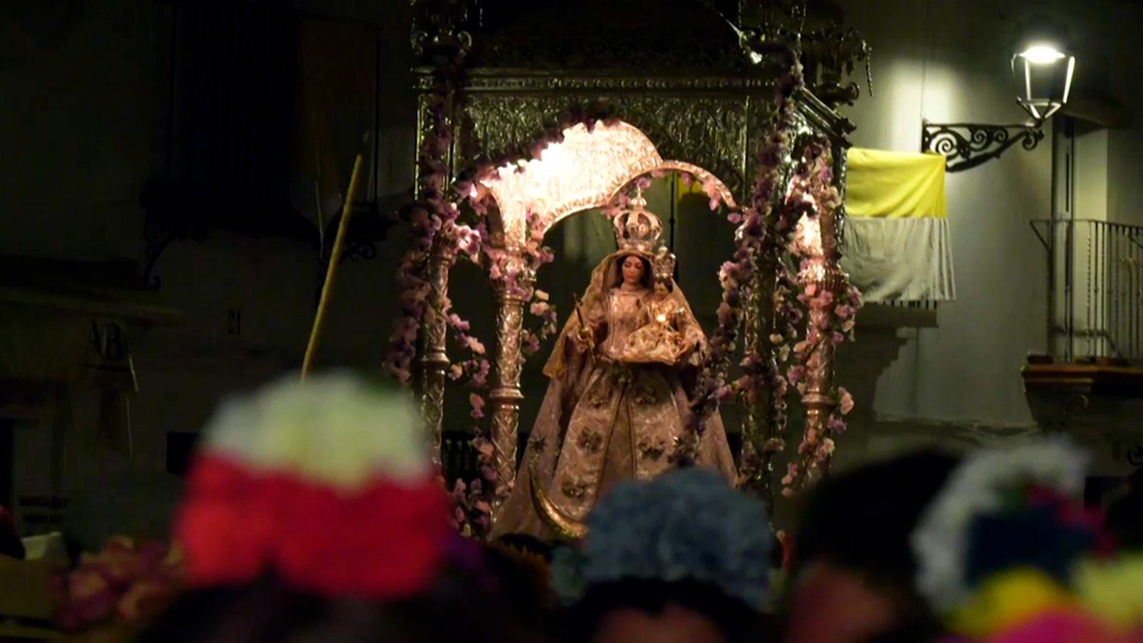 Vibrante y colorido reencuentro de Cazalla de la Sierra con su Virgen del Monte