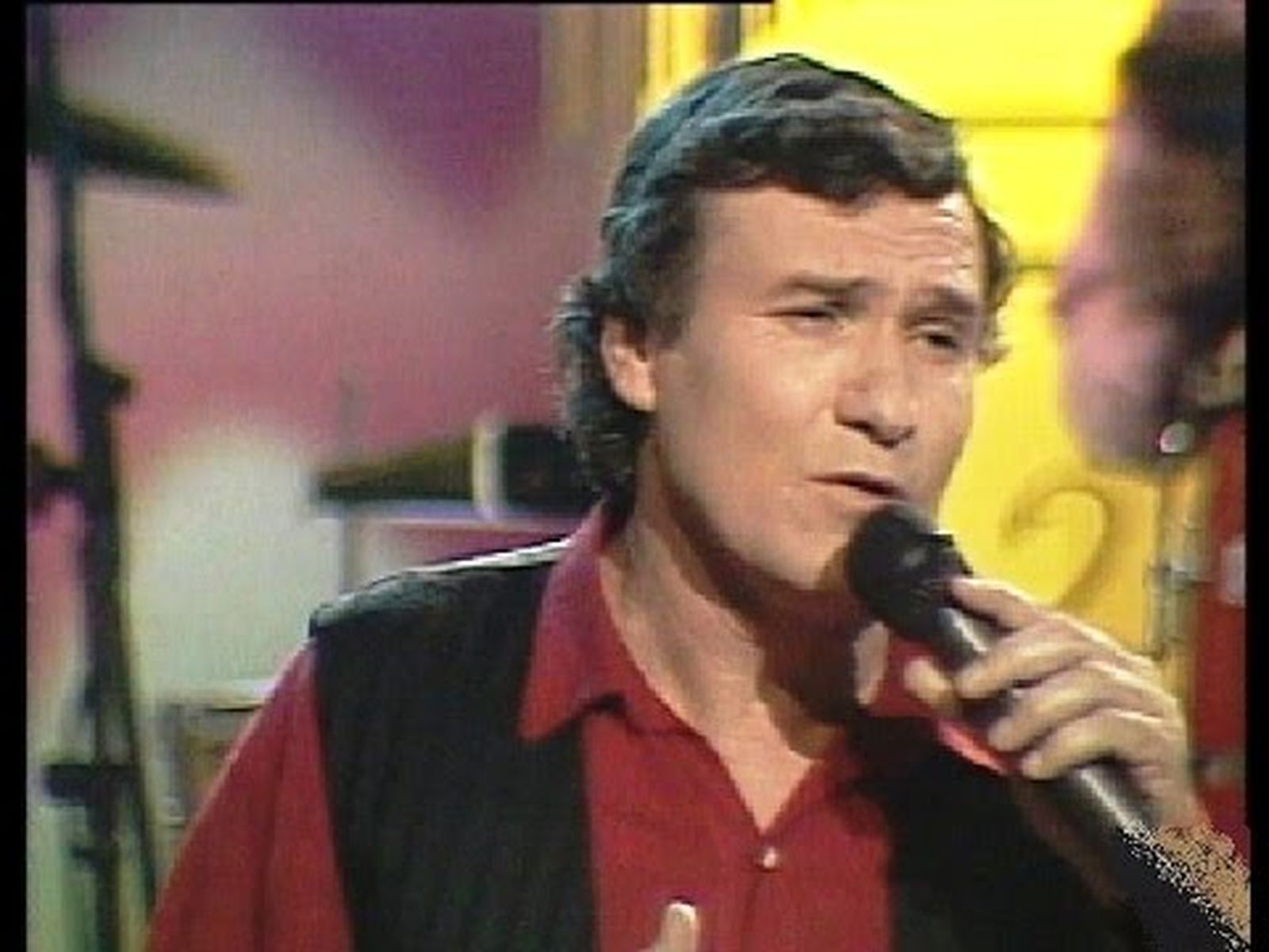 Manuel Gerena canta "Una noche de amor" versión de "Que c'est triste Venice" de Aznavour