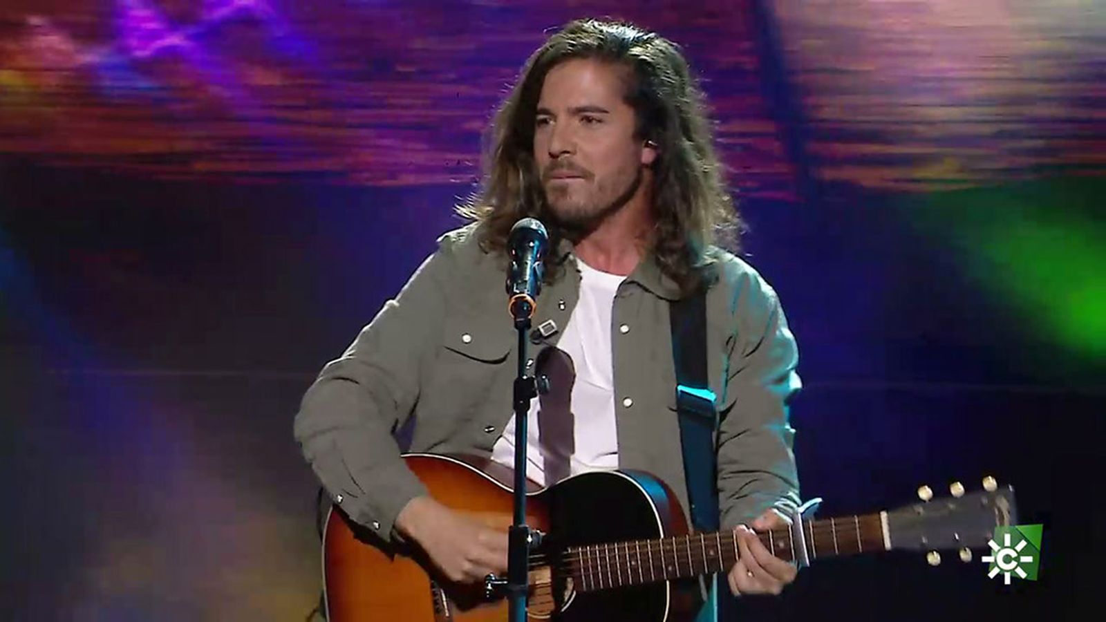 Roi Méndez canta en directo Asfalto y gasolina, su propia historia de amor