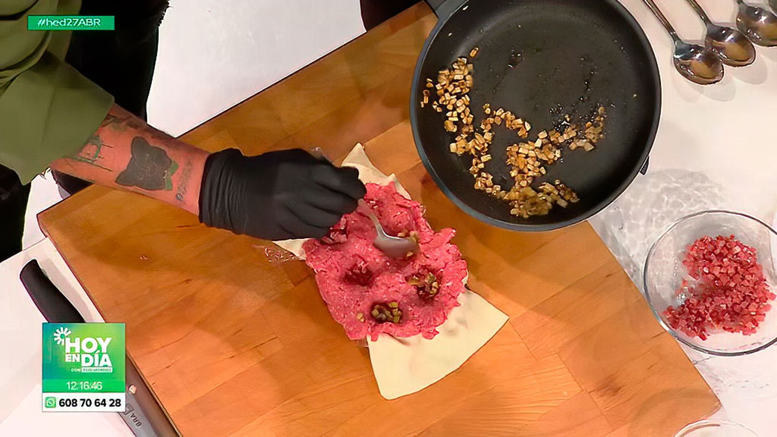 Una original receta elaborada por Mariano Serrano con una huevera de cartón