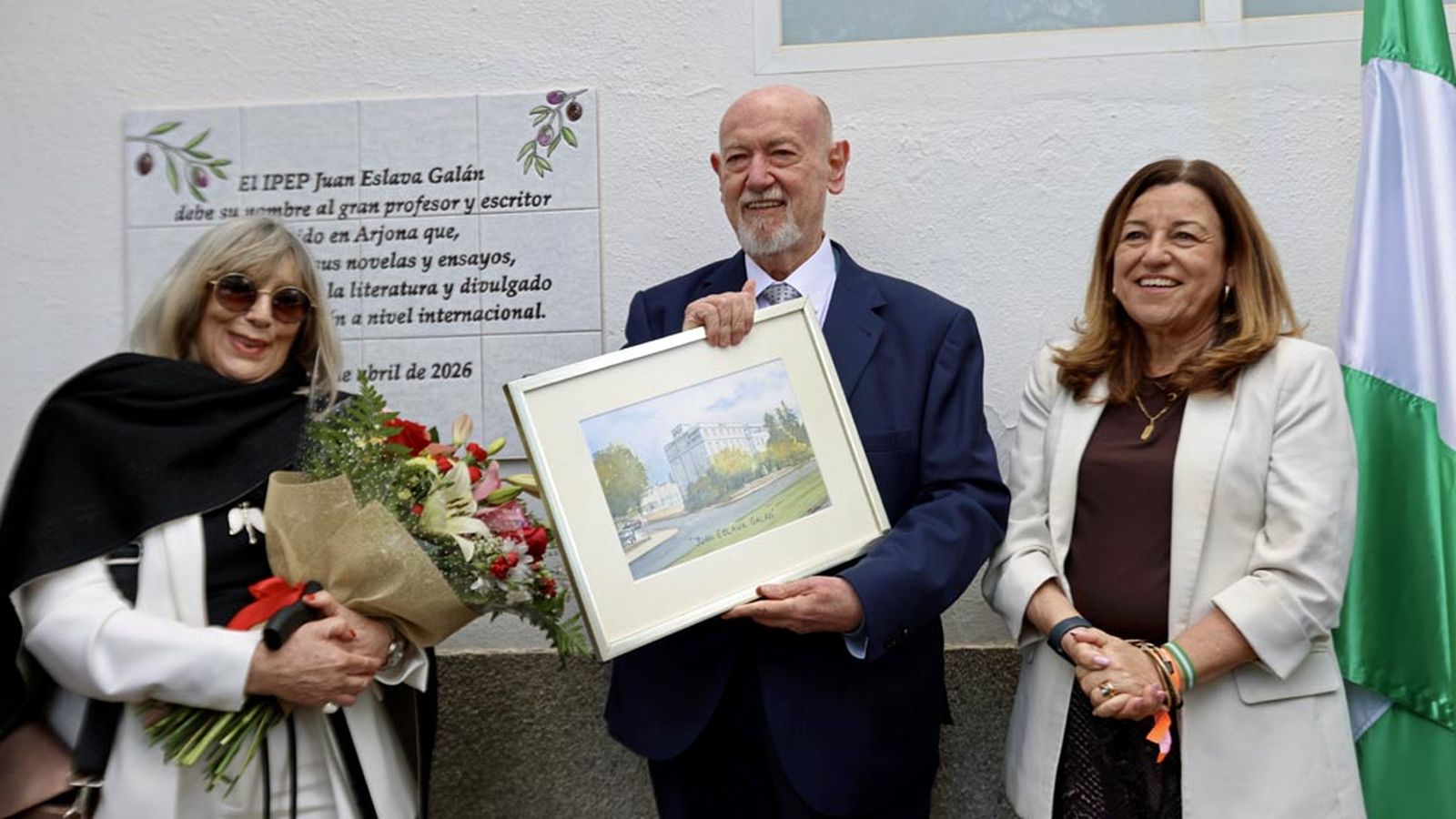 El  Instituto de Educación Permanente de Jaén lleva desde ahora el nombre de Juan Eslava Galán