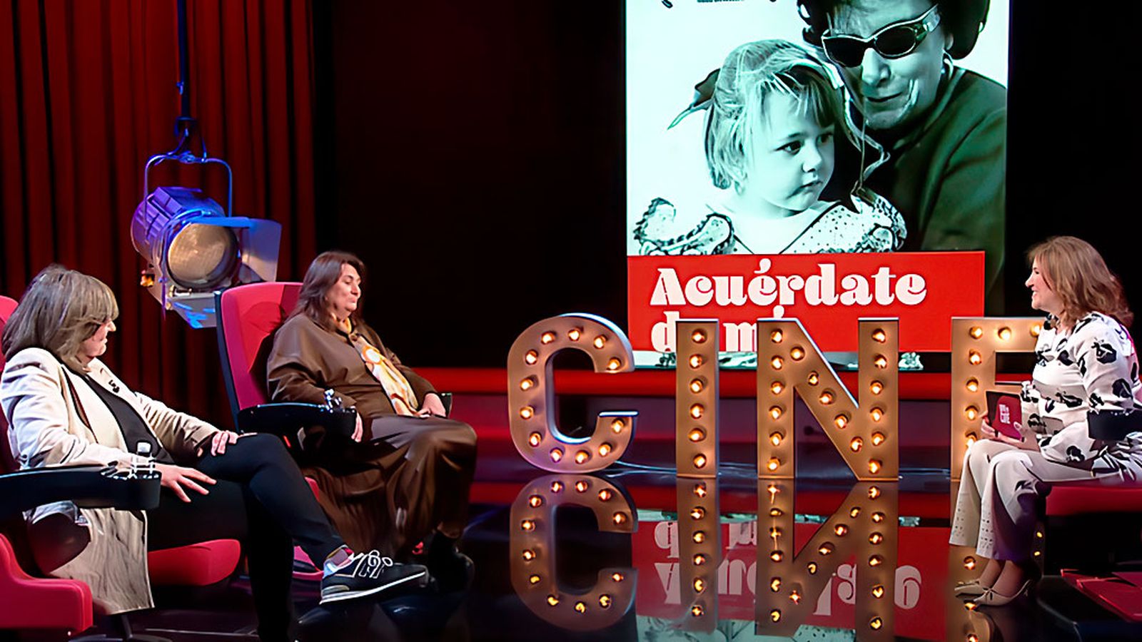 María Peláez versiona 'Los campanilleros' de la Niña de la Puebla en el documental 'Acuérdate de mí'