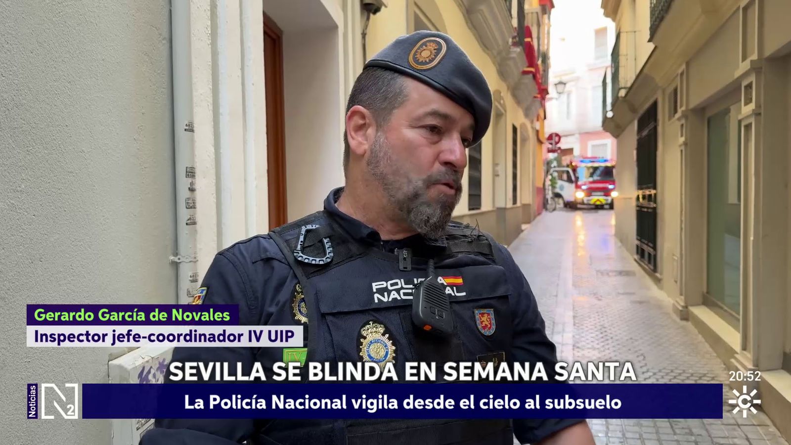Policías en la Semana Santa de Sevilla