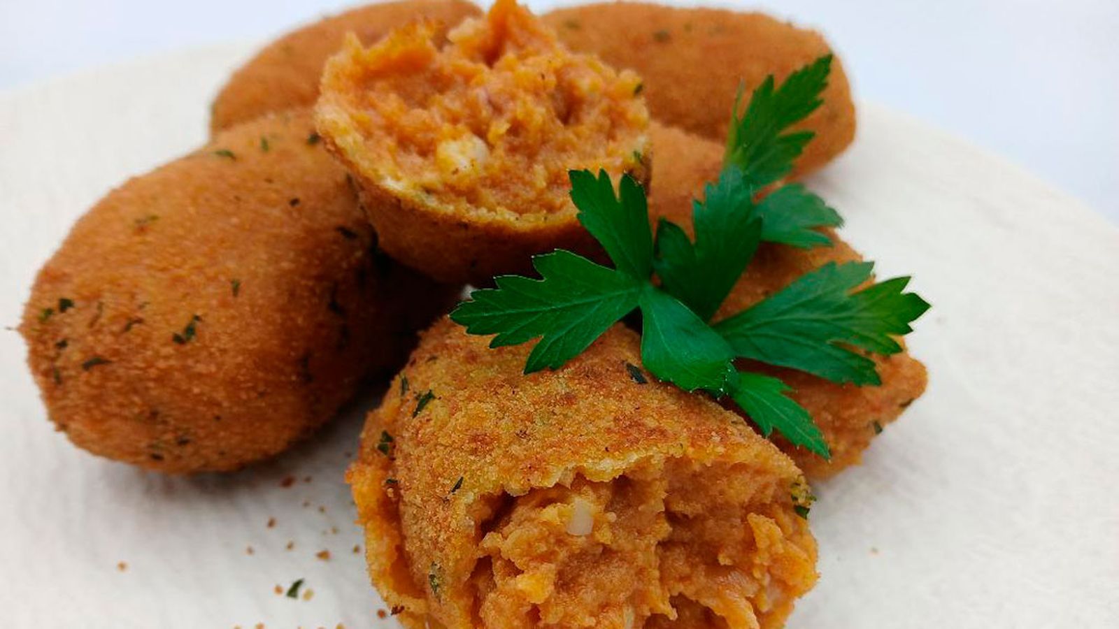 Croquetas de calamares y langostinos en "Cómetelo".
