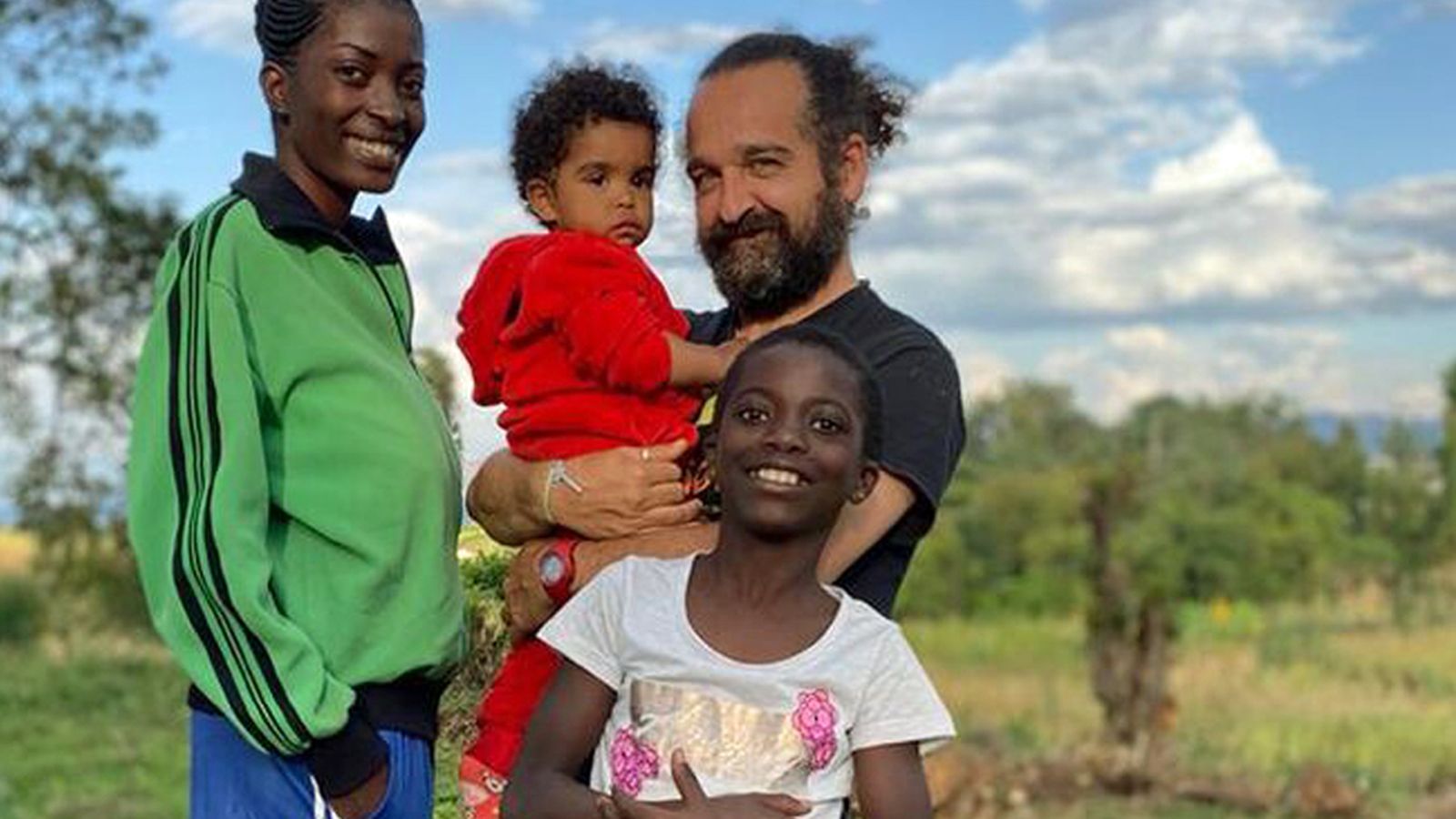 tapa luis flores y familia