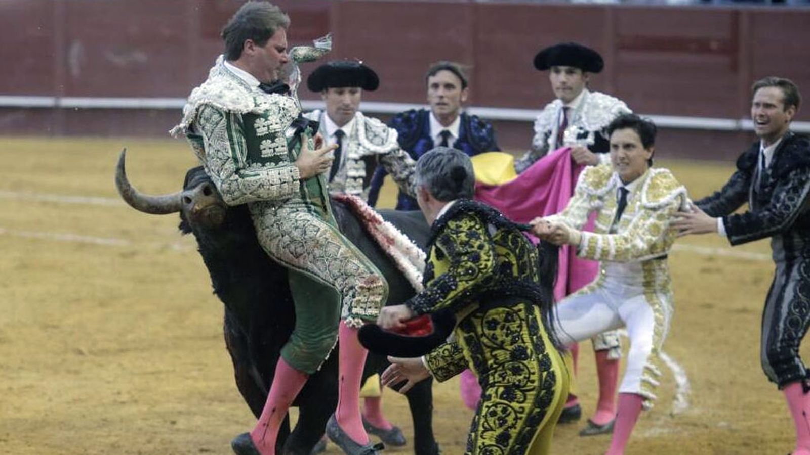 Dos cogidas en San Isidro
