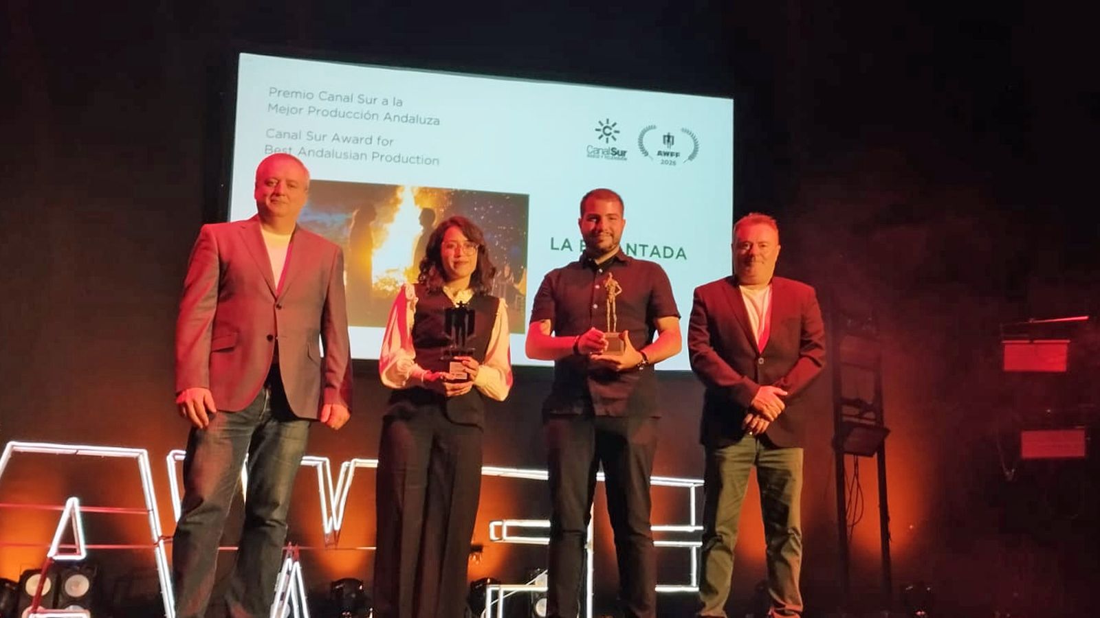 Salvador Rodríguez Moya, a la derecha de la imagen, junto con los premiados