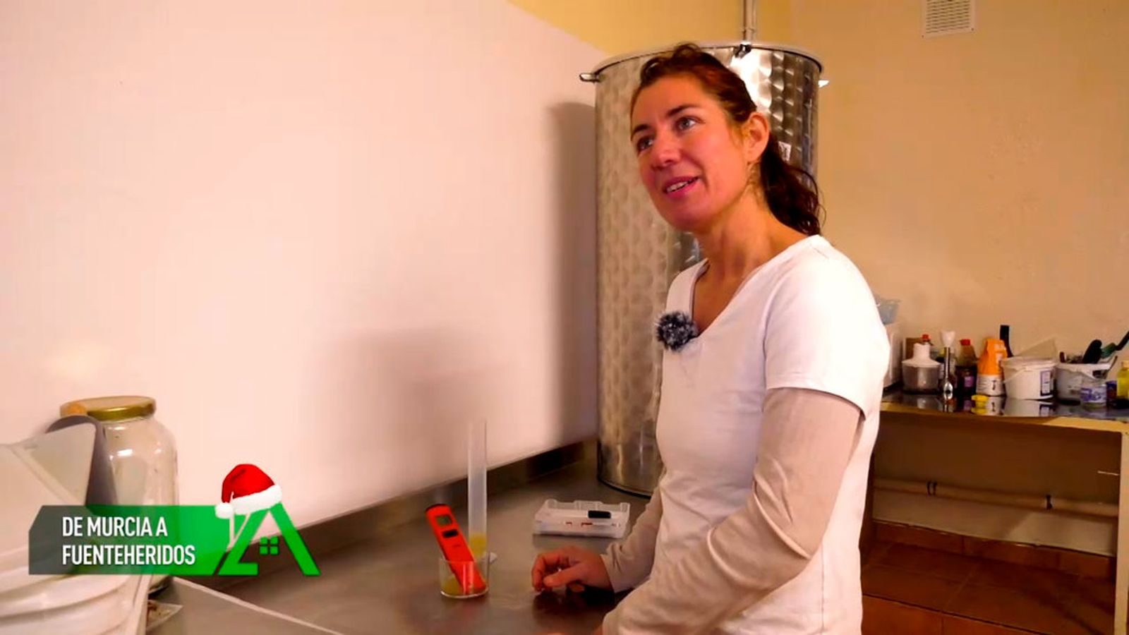 En Fuenteheridos ha montado un obrador donde elabora refrescos de jengibre y dulces
