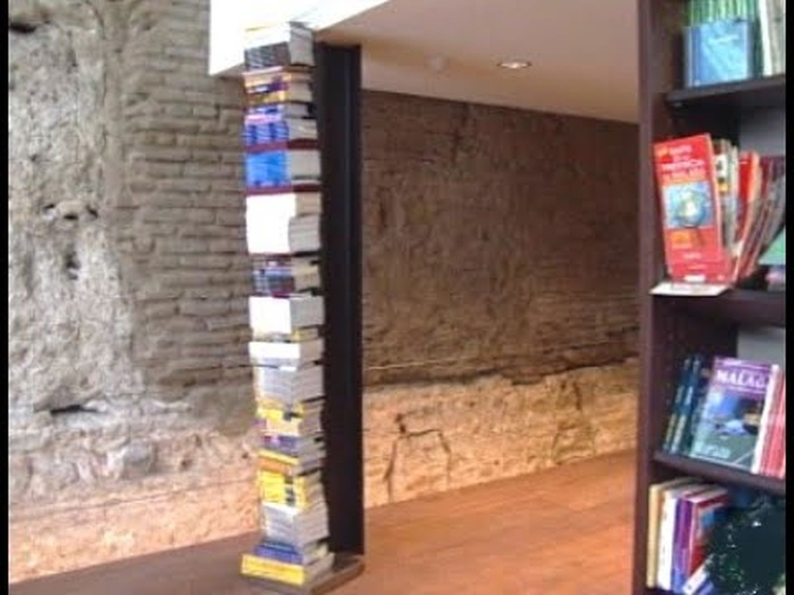 Proteo en Málaga, una librería en un espacio singular | Arquitectura