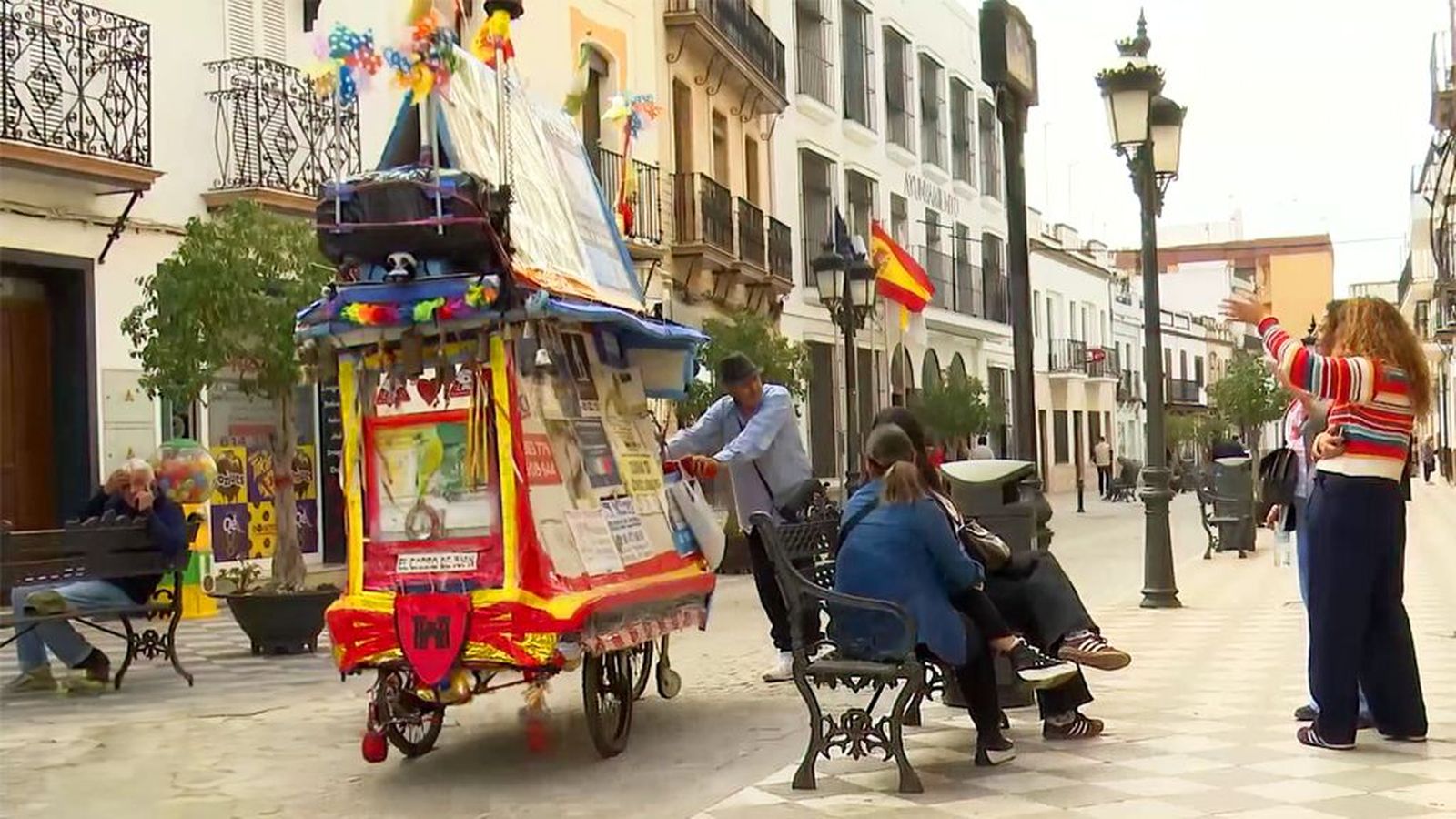 Juan, el 'vecino anuncio' que mantiene viva la tradición en Coria del Río