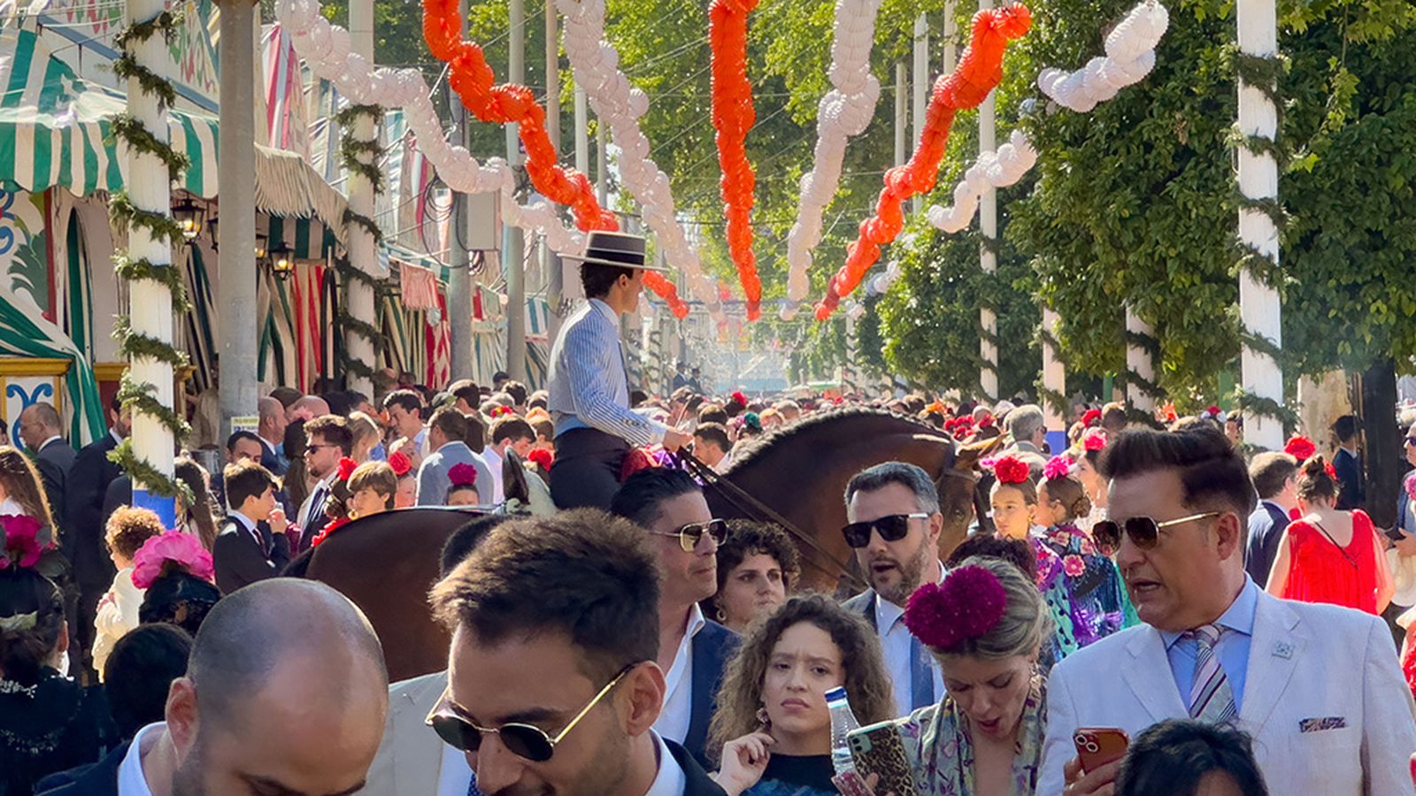 Masiva afluencia a la Feria de Sevilla