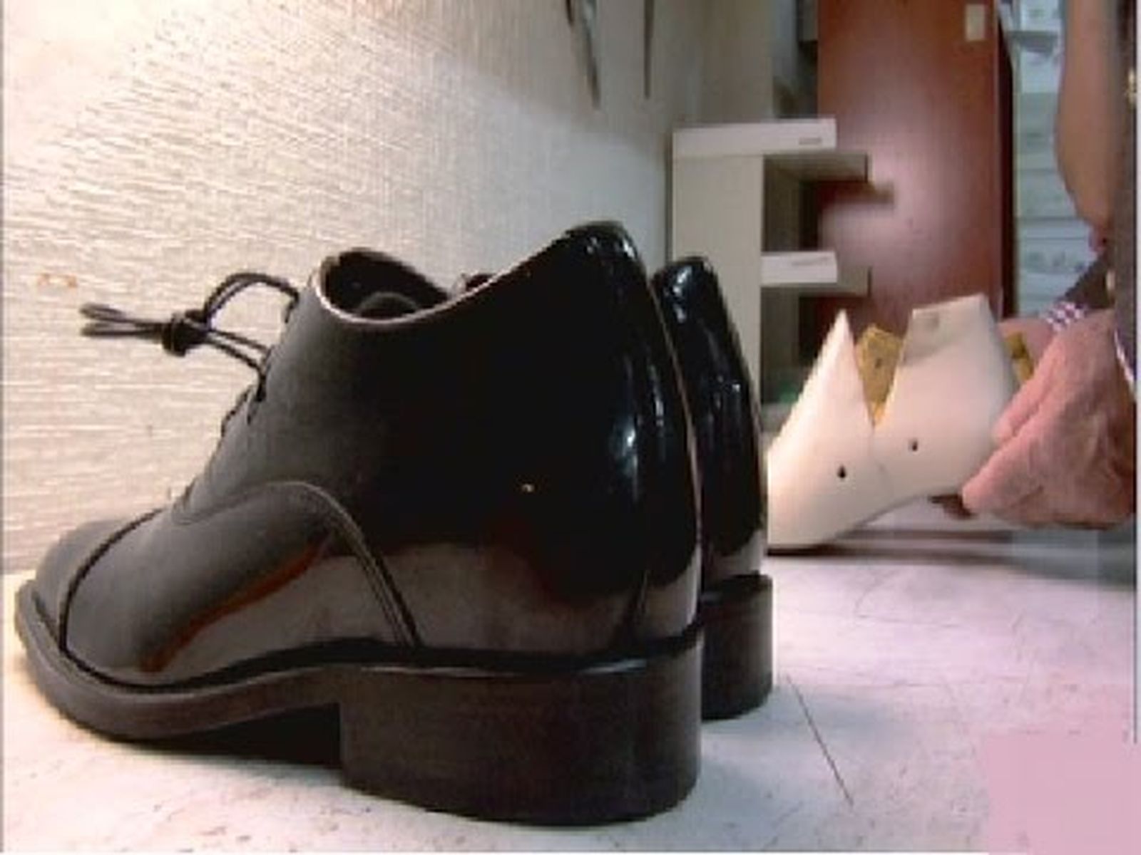 Zapatos discretos para parecer más altos, el éxito de una iniciativa empresarial