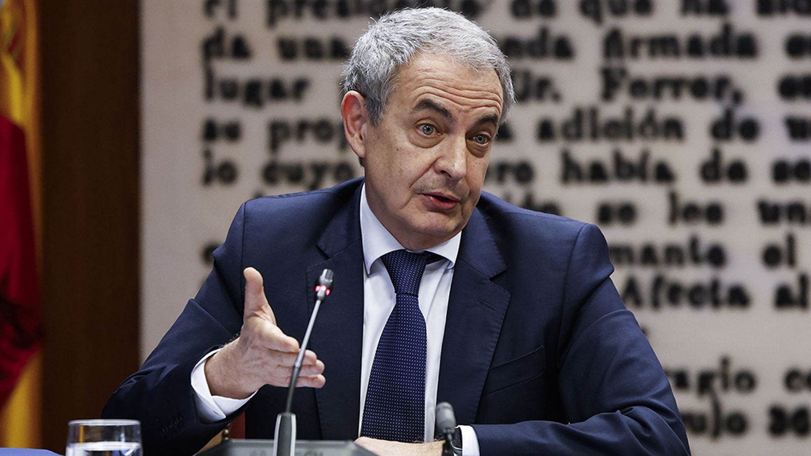 El juez imputa a Zapatero por tráfico de influencias