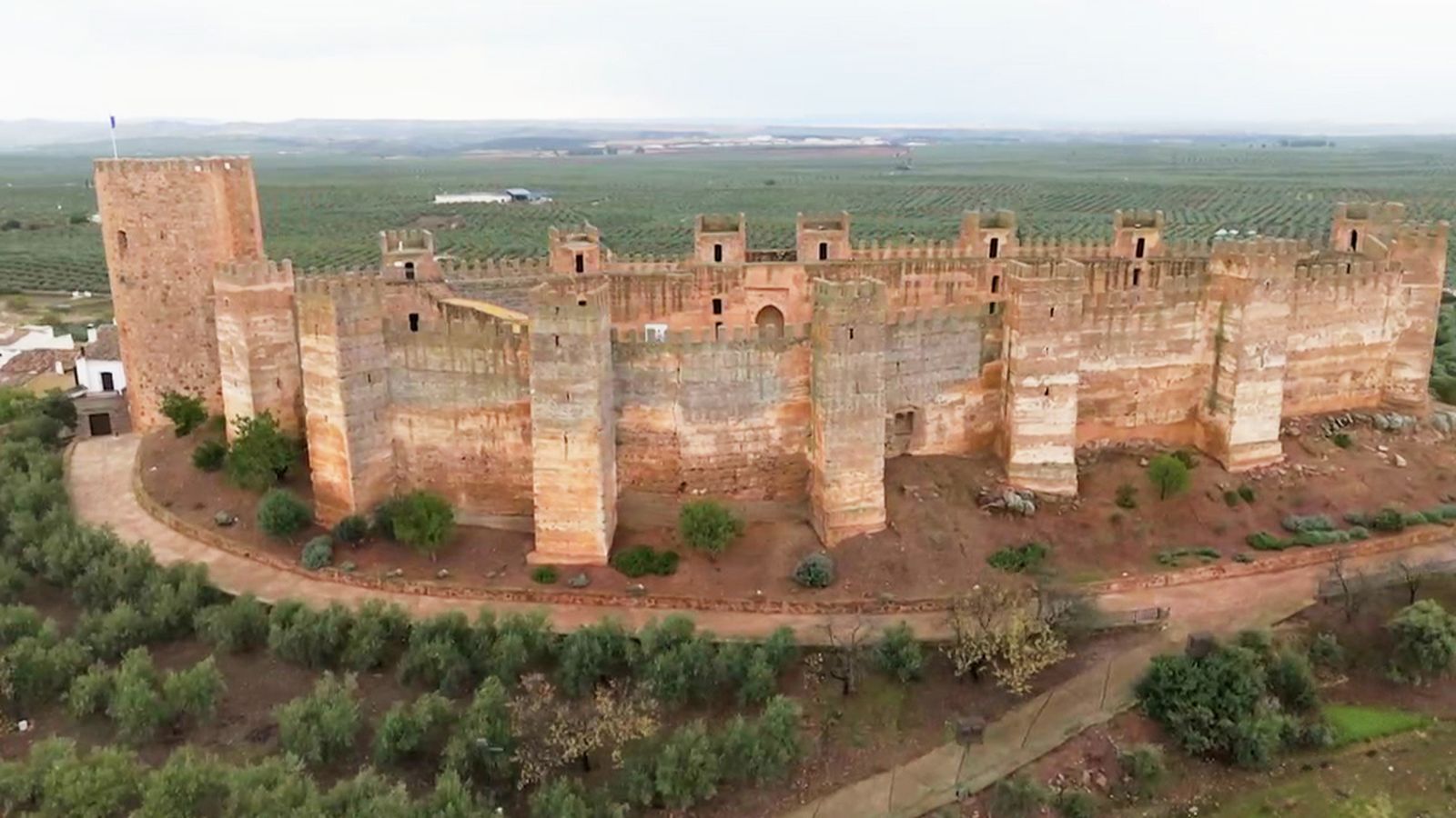 El Castillo de Baños de la Encina, una fortaleza estratégicamente ubicada