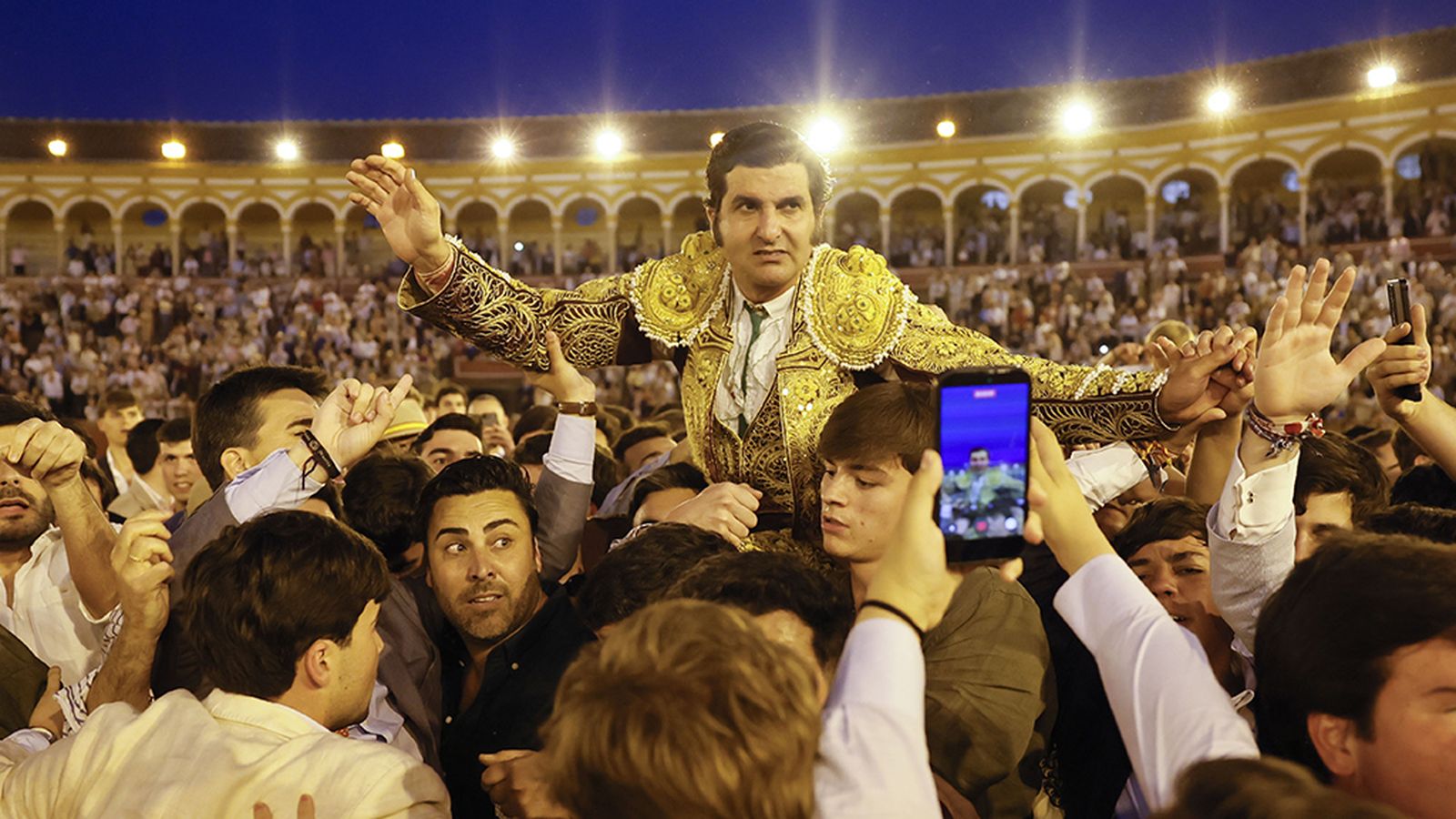 Morante a hombros en La Maestranza