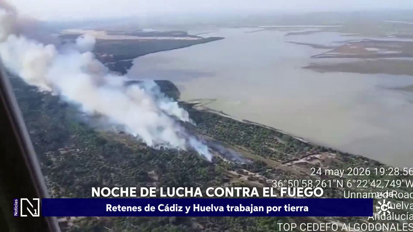 Más medios aéreos contra el fuego del paraje de las Marismillas