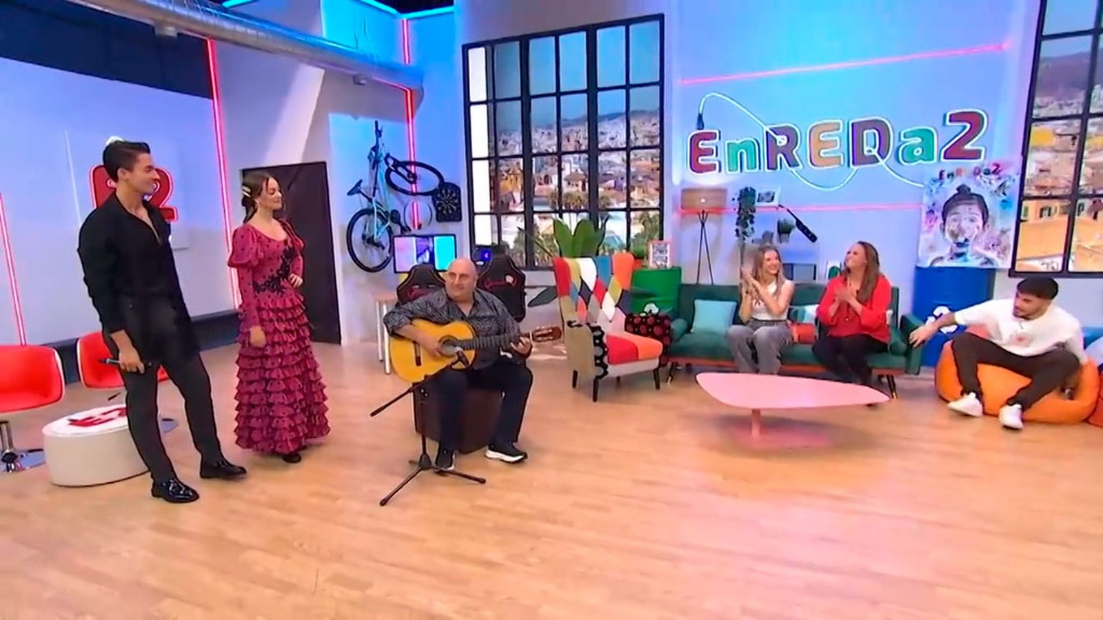 Shaila Dúrcal nos canta 'Mi Amor Sin Tiempo' y Fran Doblas nos regala 'La gata bajo la lluvia' en versión flamenca