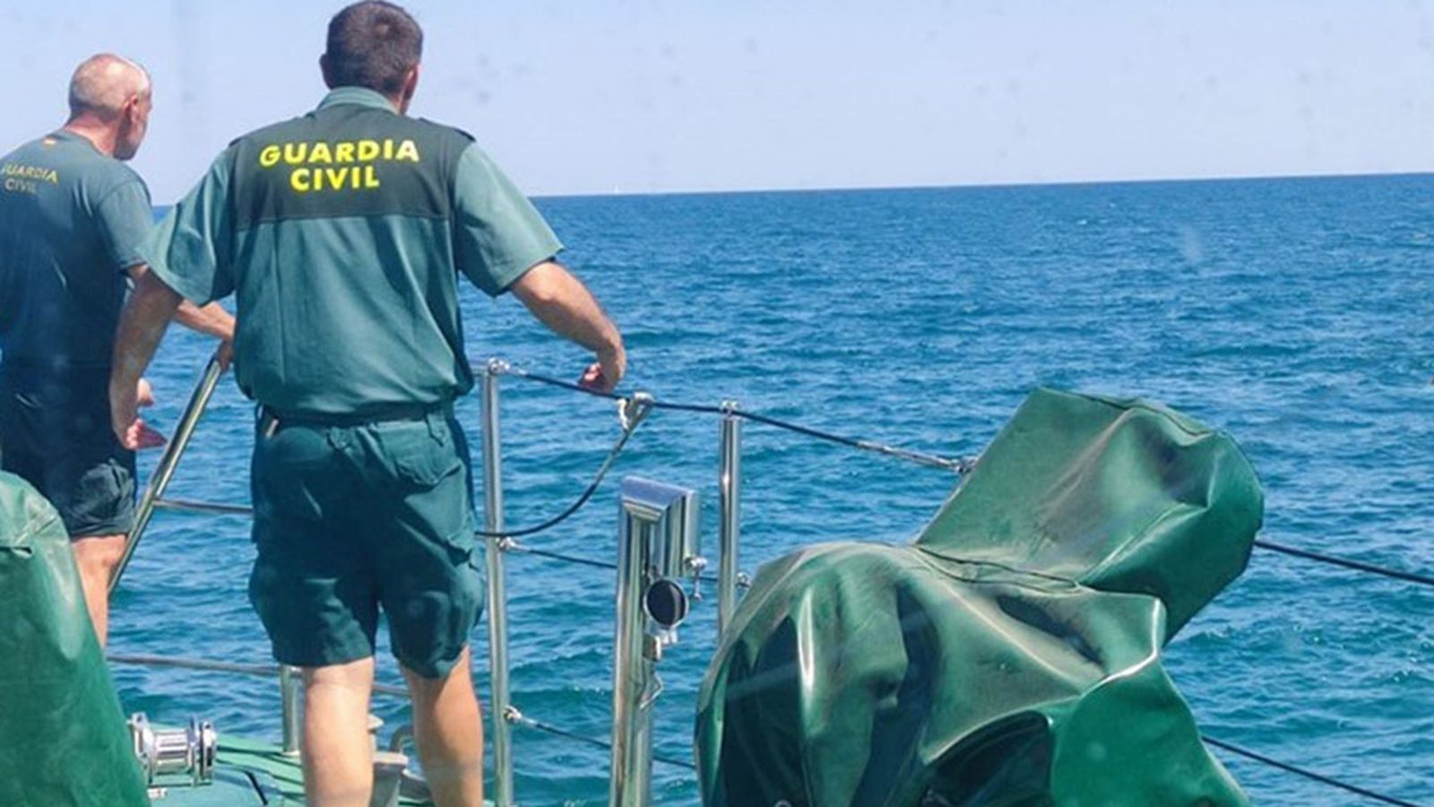Guardia civil en el mar