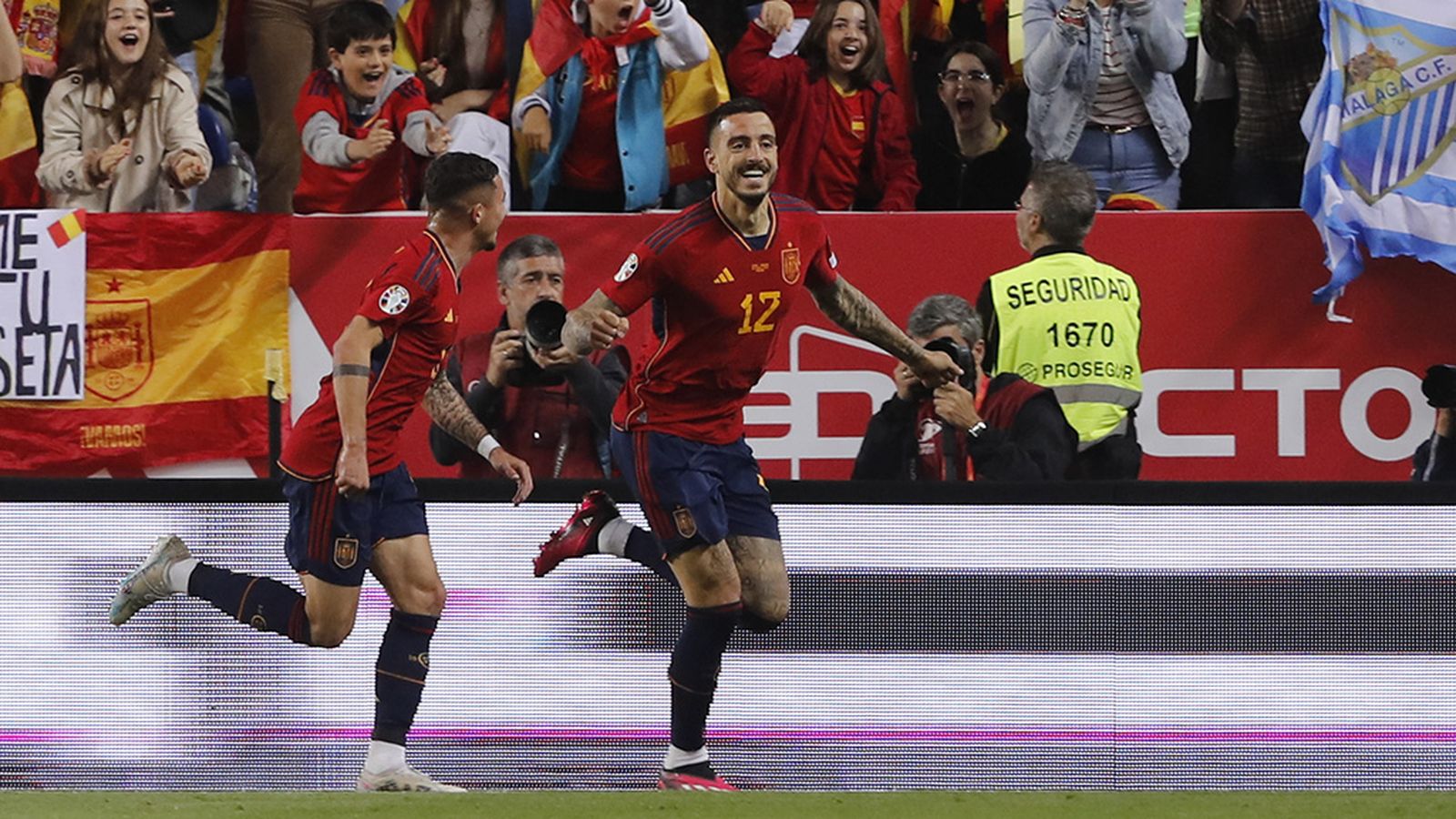 Joselu marca dos goles en el estreno en Málaga