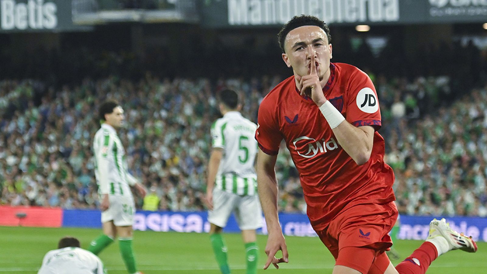 Gol de Rubén Vargas en el Betis Sevilla