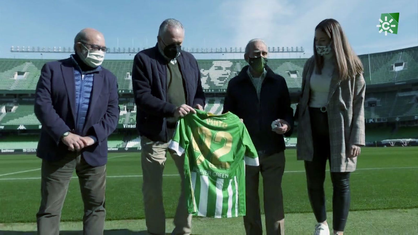 José Martínez recibe una sorpresa del bético, Rafael Gordillo