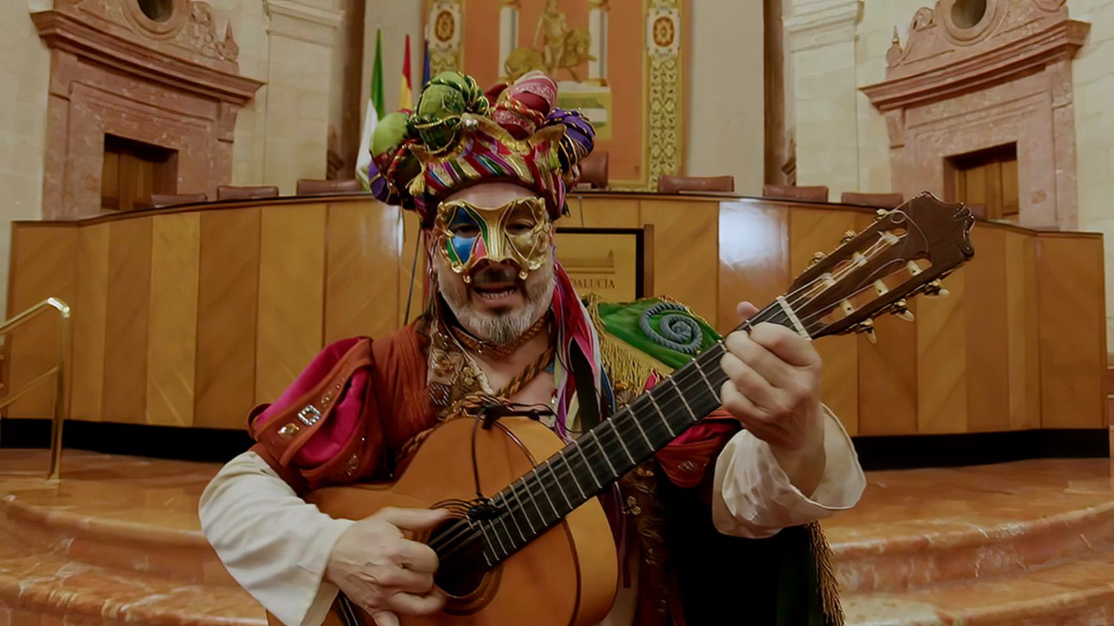 Miguel Nández lleva el Carnaval al Parlamento andaluz con El perro andalú