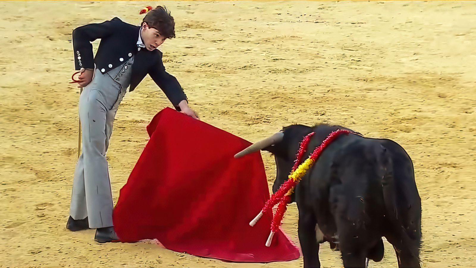 Manuel Domínguez, triunfo de un niño torero en Guillena