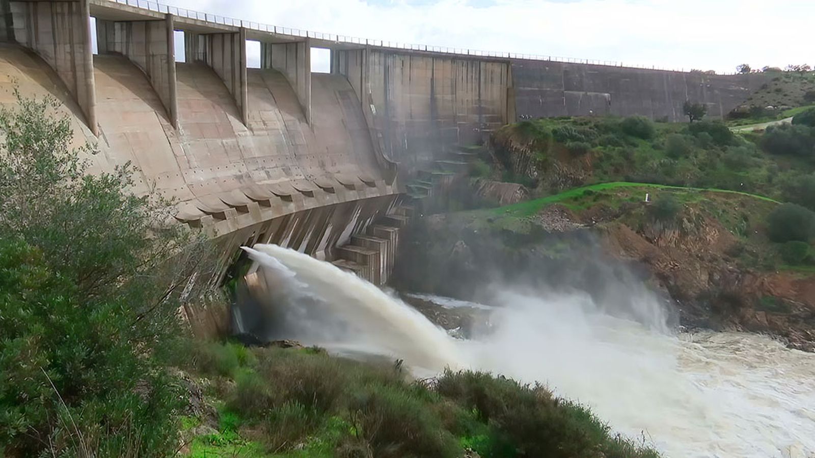 El pulso entre los regantes y el interés ecológico marca el debate sobre el agua que va al mar