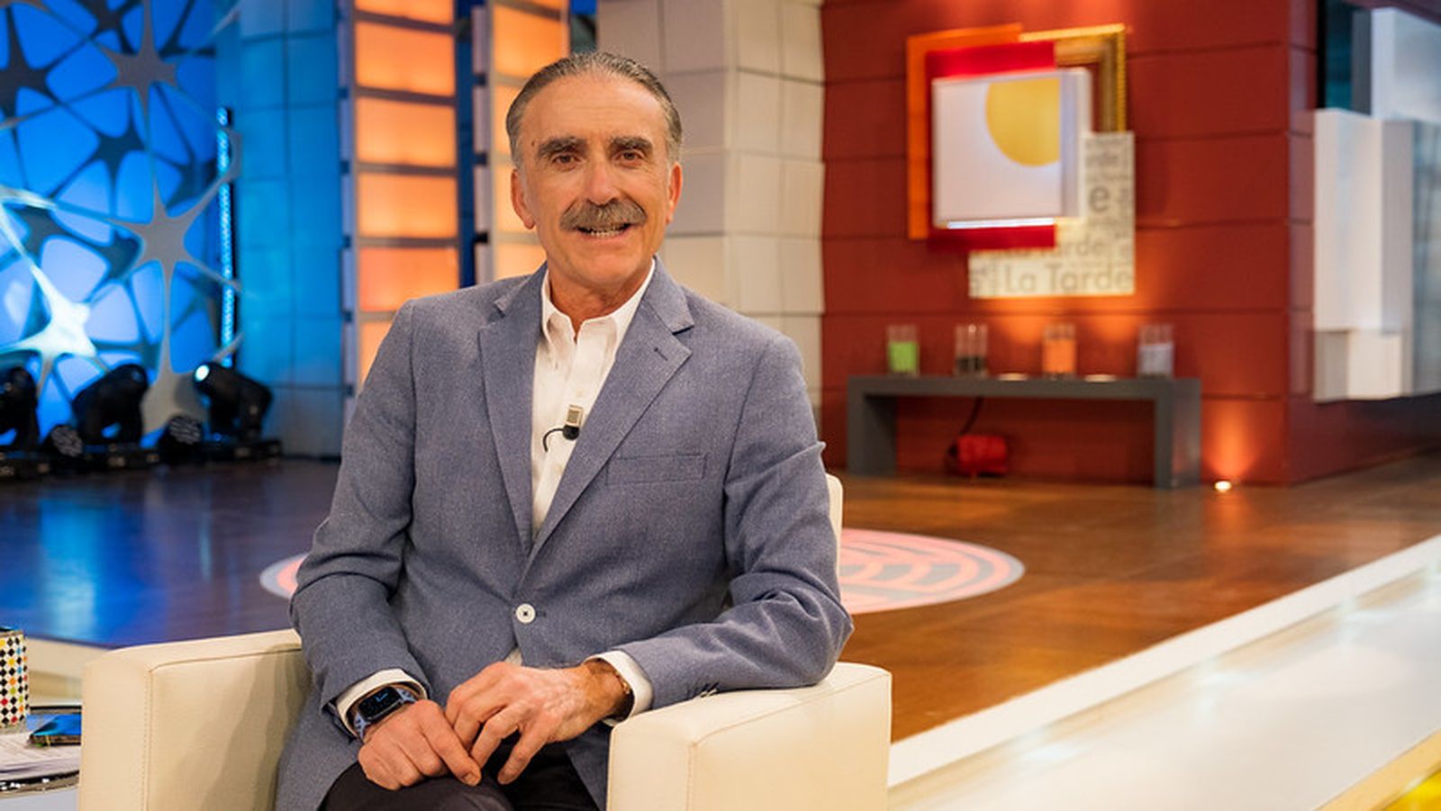 Comunicación Juan Y Medio Foto