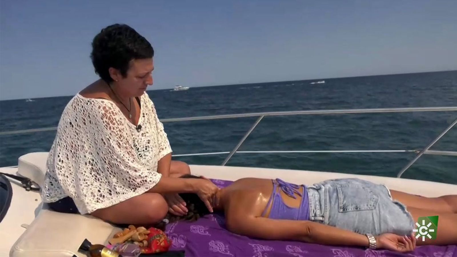 De paseo en barco con masaje incluido por Marbella