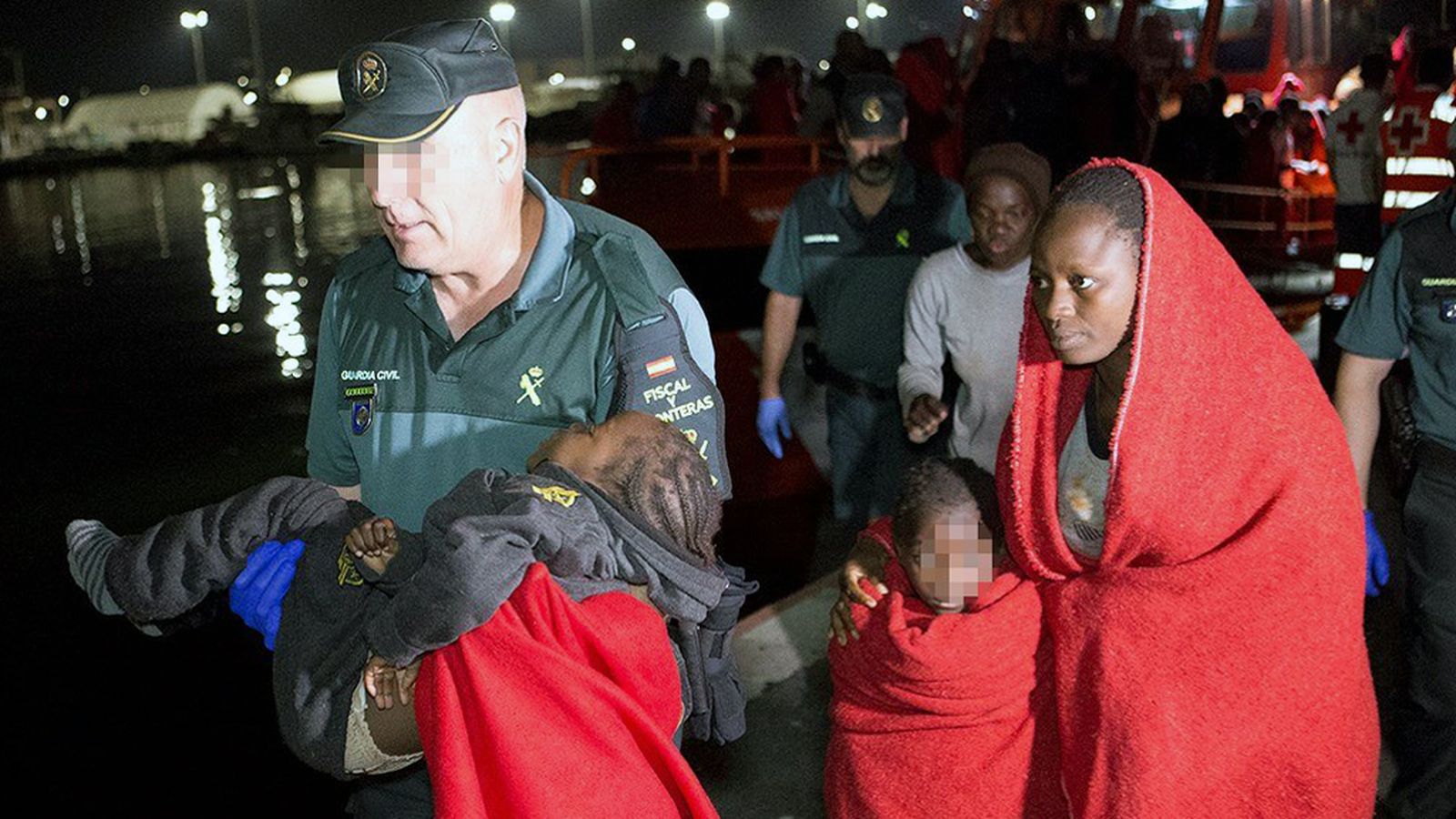 Inmigrantes Isla de Alborán menores niños hermanos inmigración