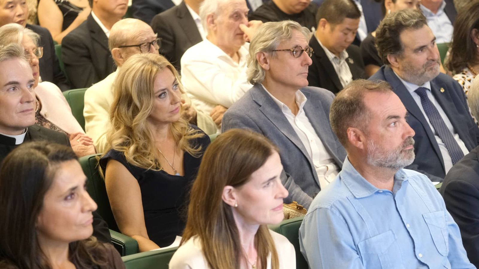 Carmen Torres y Antonio Salvador, entre el público, en la gala de entrega de galardones