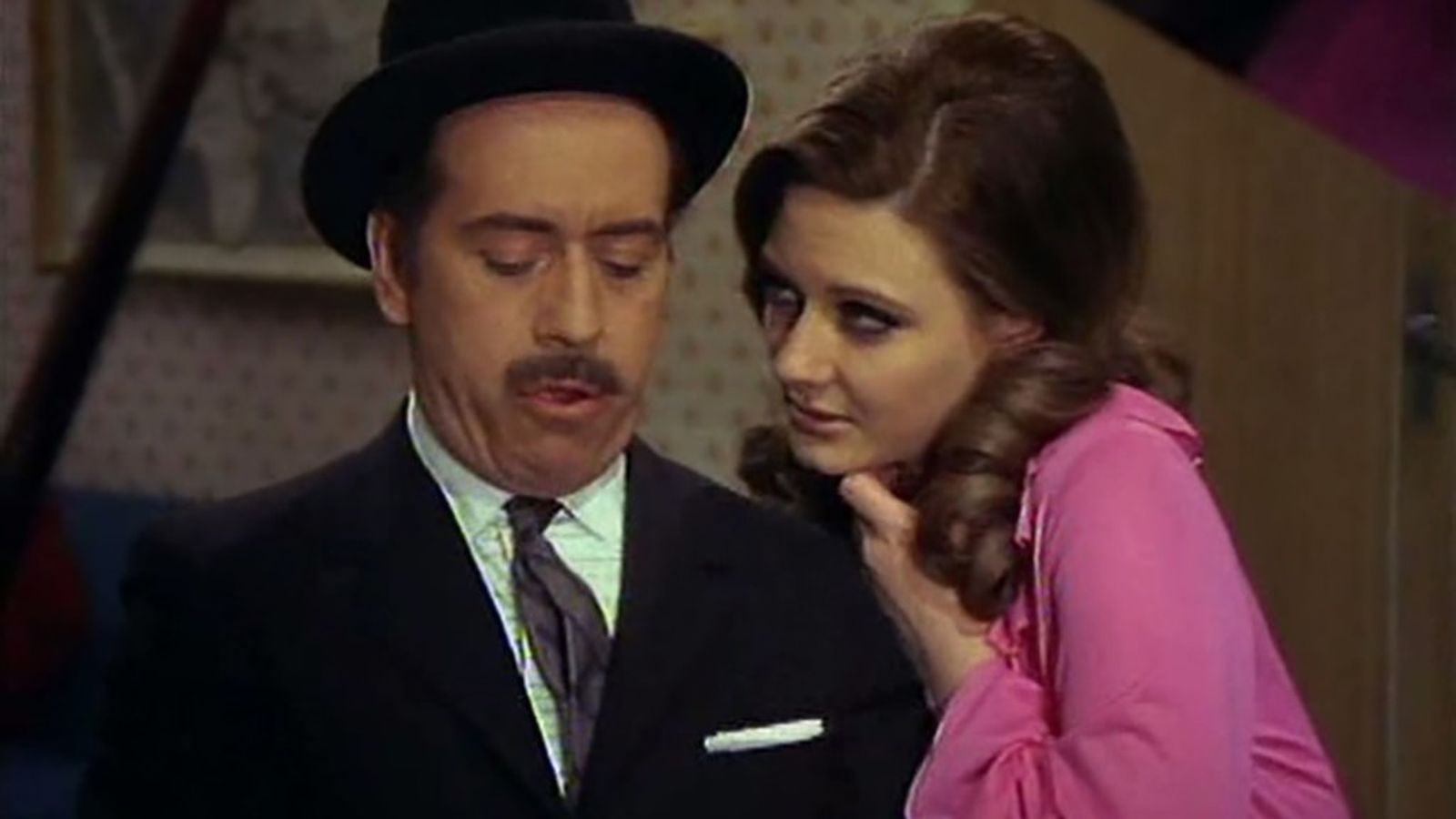Cine, Mi marido y sus complejos, 11 junio