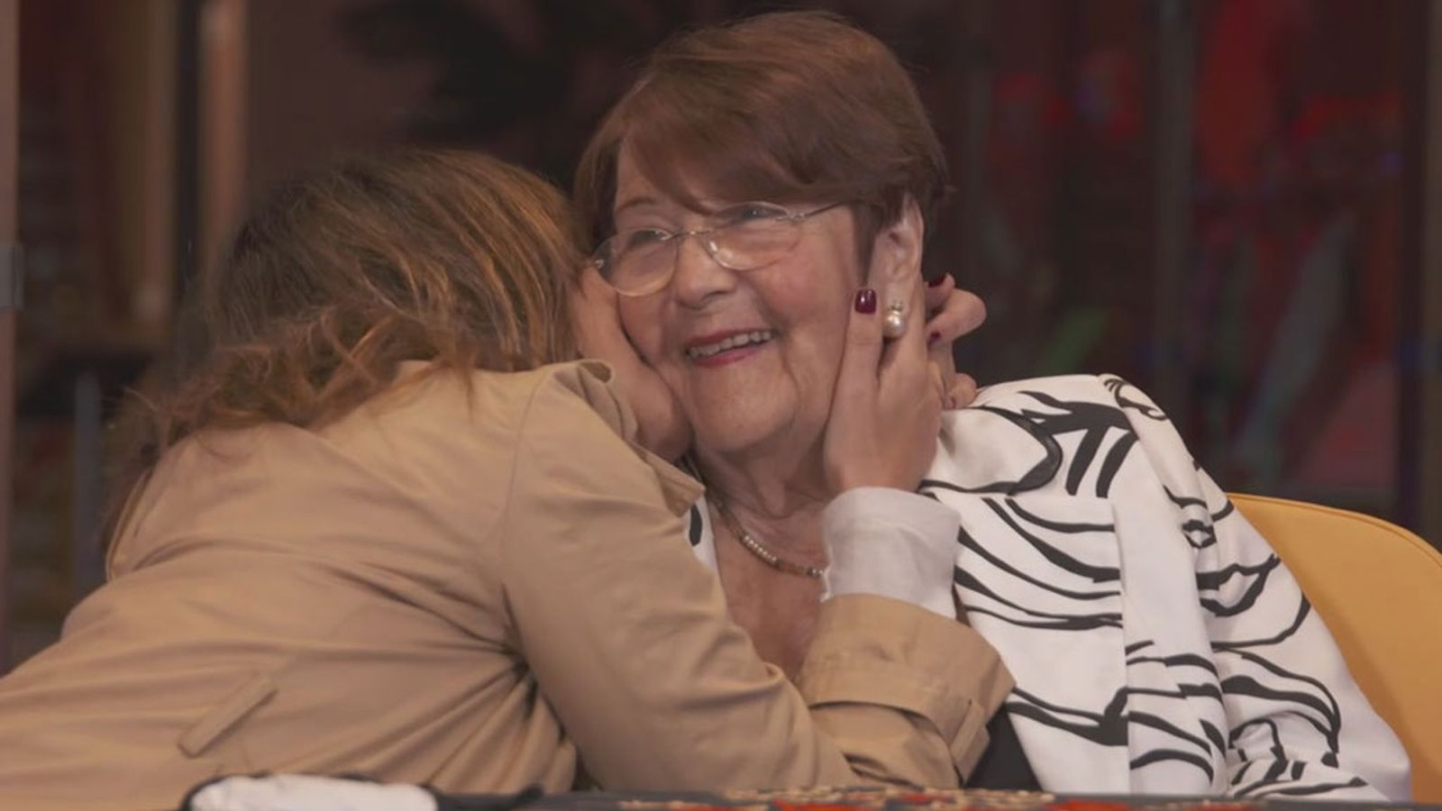 La actriz Melani Olivares rinde homenaje a la maestra Isabel Gancedo