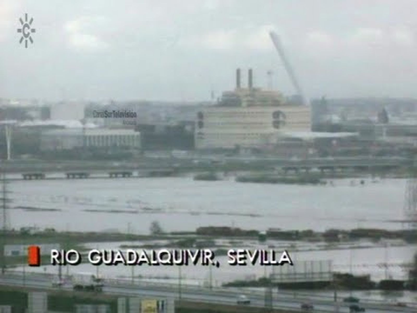 El río Guadalquivir se desborda de su cauce a su paso por Sevilla (1996) | Inundaciones en Andalucía