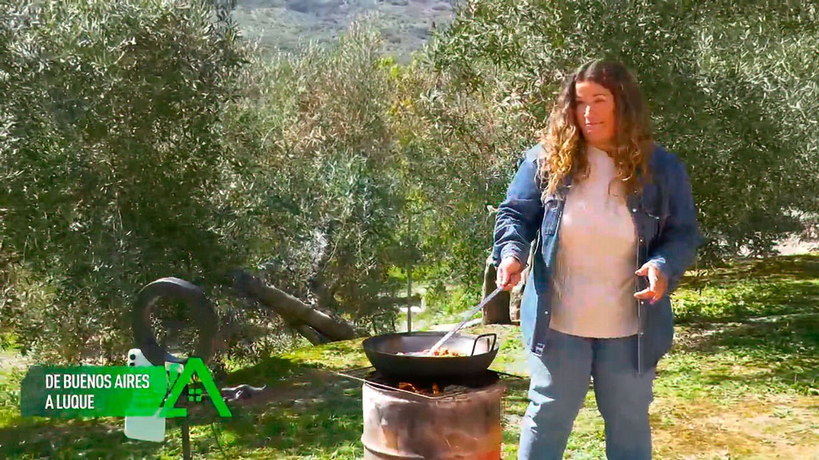 Natalia, una argentina emprendedora que ahora luce mantilla en Luque