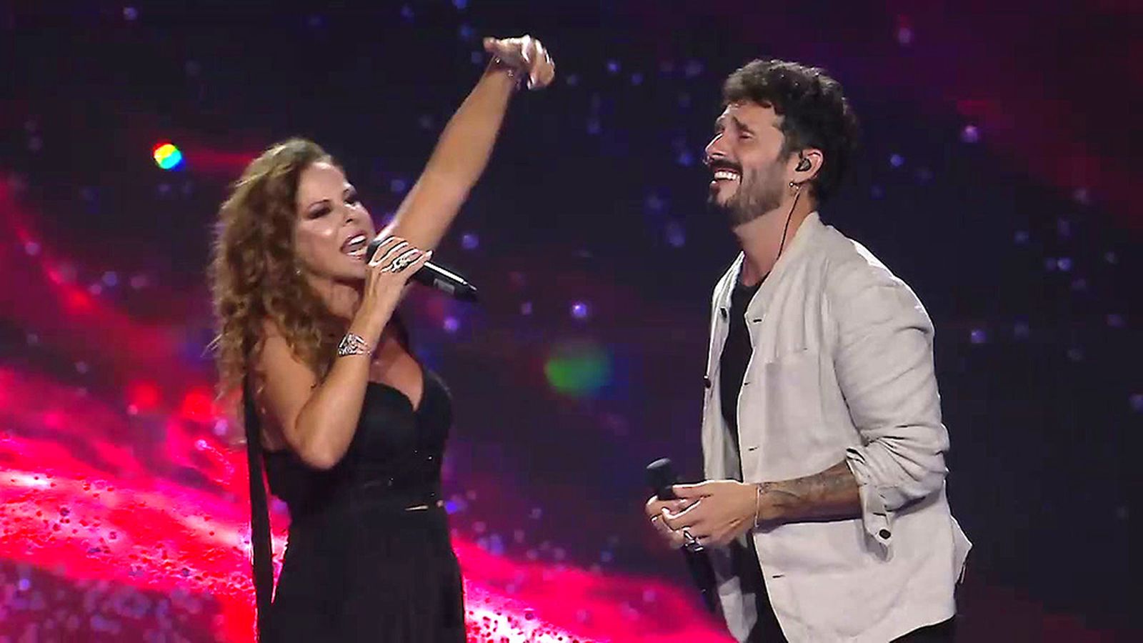 Pastora Soler y Antoñito Molina cantan a dúo Solo tú, de Martínez Ares