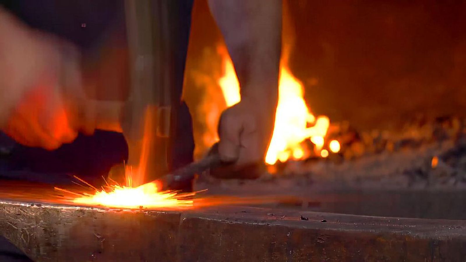 La forja vuelve a brillar en Úbeda, seis generaciones golpeando el hierro con arte y pasión