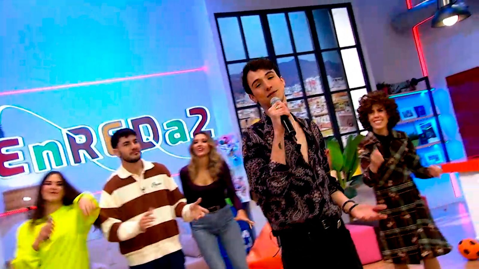 Álvaro Mayo nos canta 'Mis nenas'